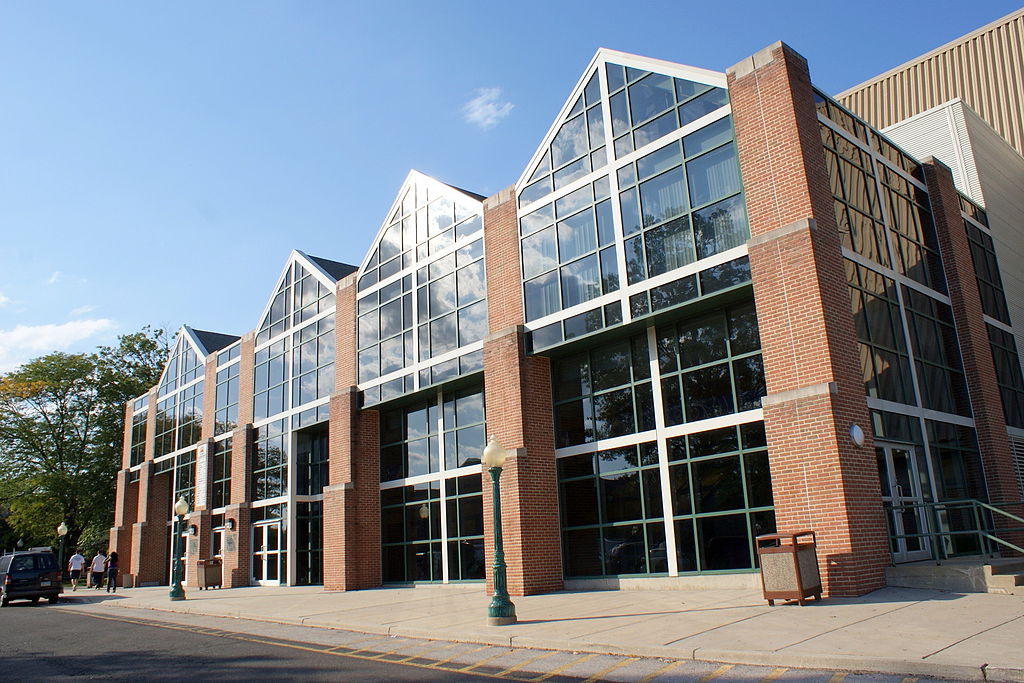 tom gola arena