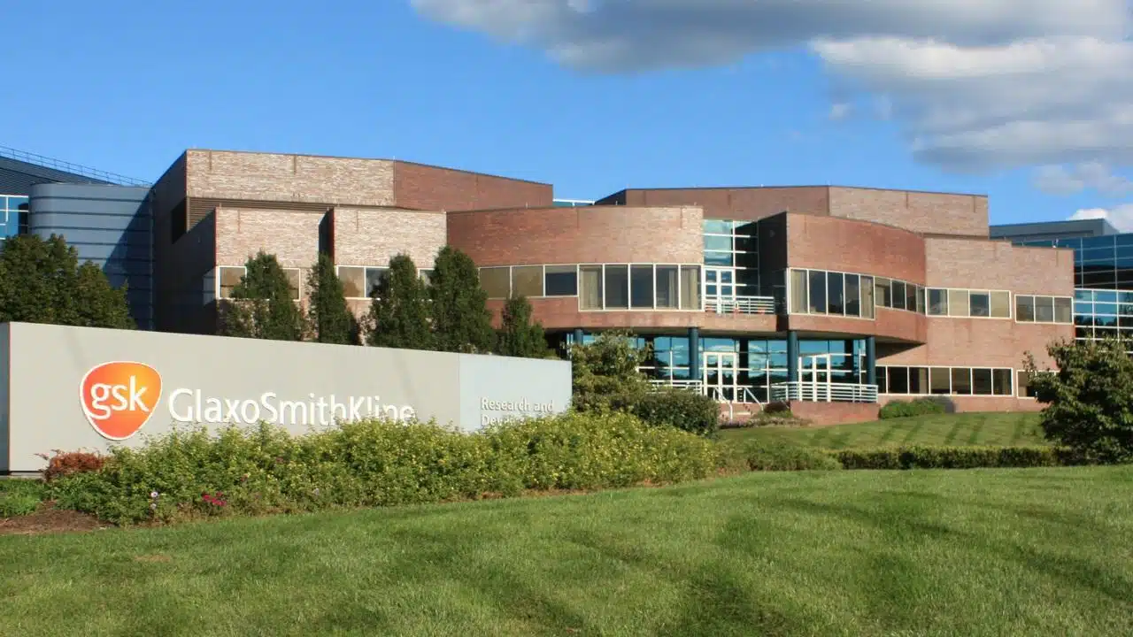 Scientist admits plot to steal plans from GlaxoSmithKline