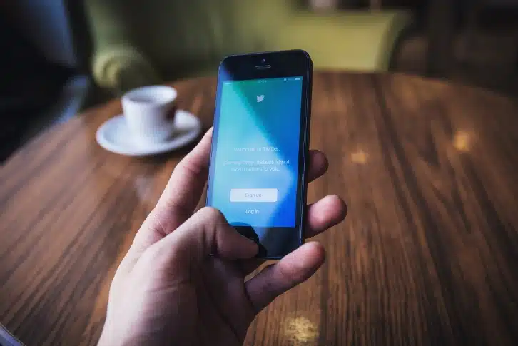 Tech Talk: Banks and retailers track consumers by the touch of their apps