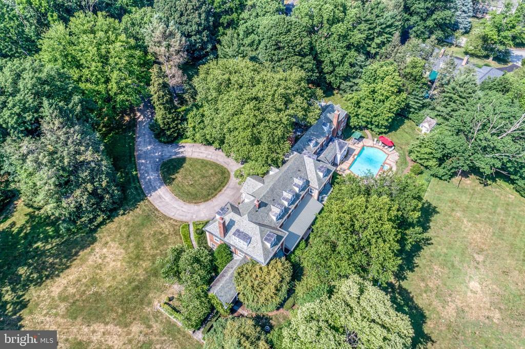 Malvern Bank House of the Week: Stunning Georgian-Style Colonial in Bryn Mawr