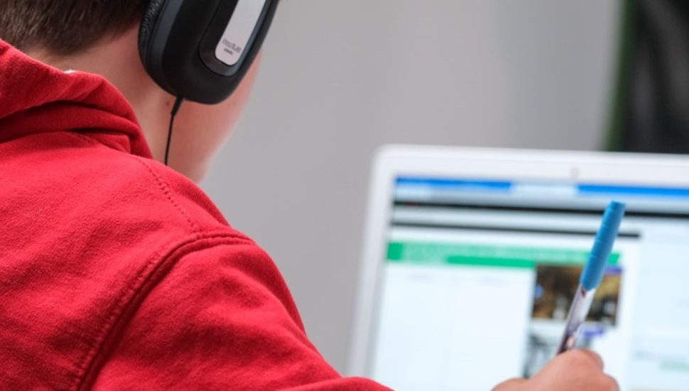 Psychotherapist Warns of the Emotional Toll Remote Learning Has on Youth