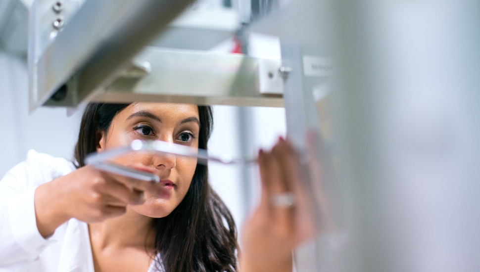 scientist testing covid-19 vaccine