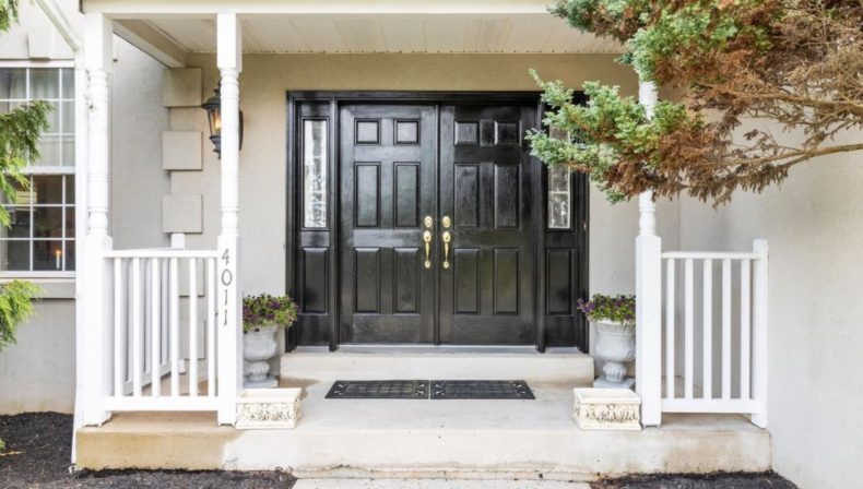 collegevile front doors to house