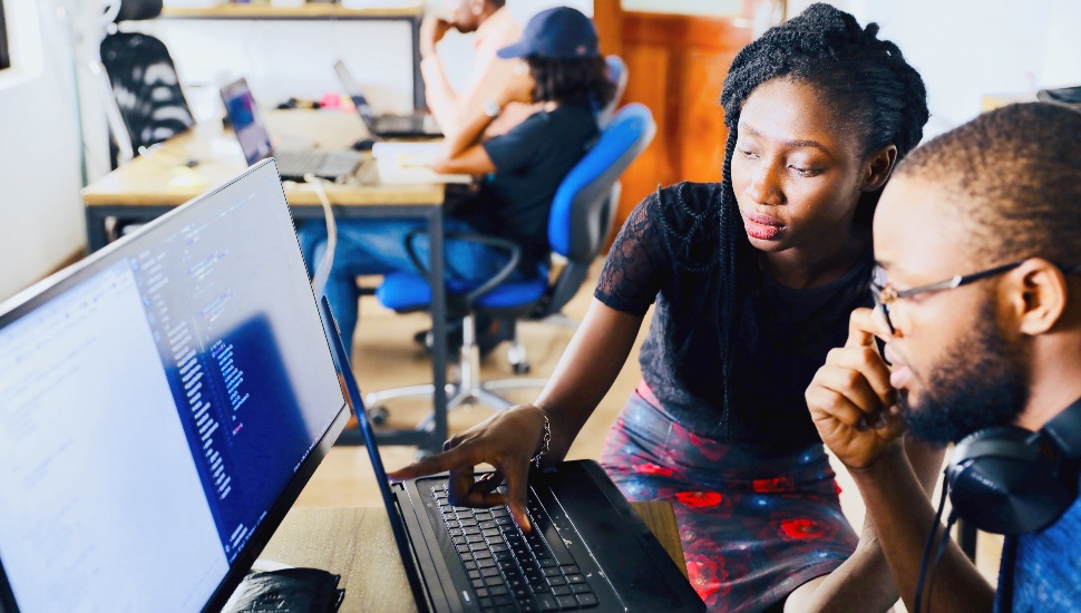 montco high school students at computer
