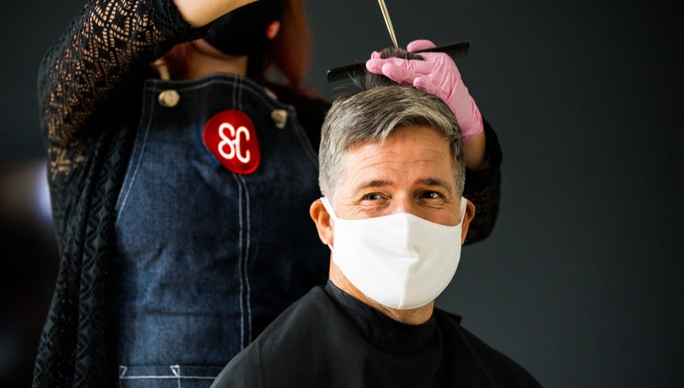 guy getting haircut by Shortcut stylist