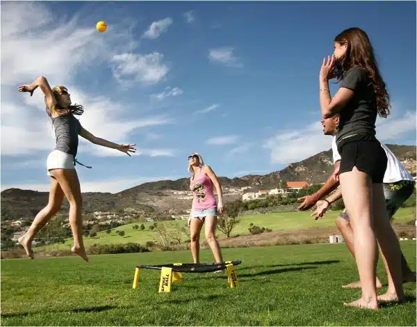 spikeball game.