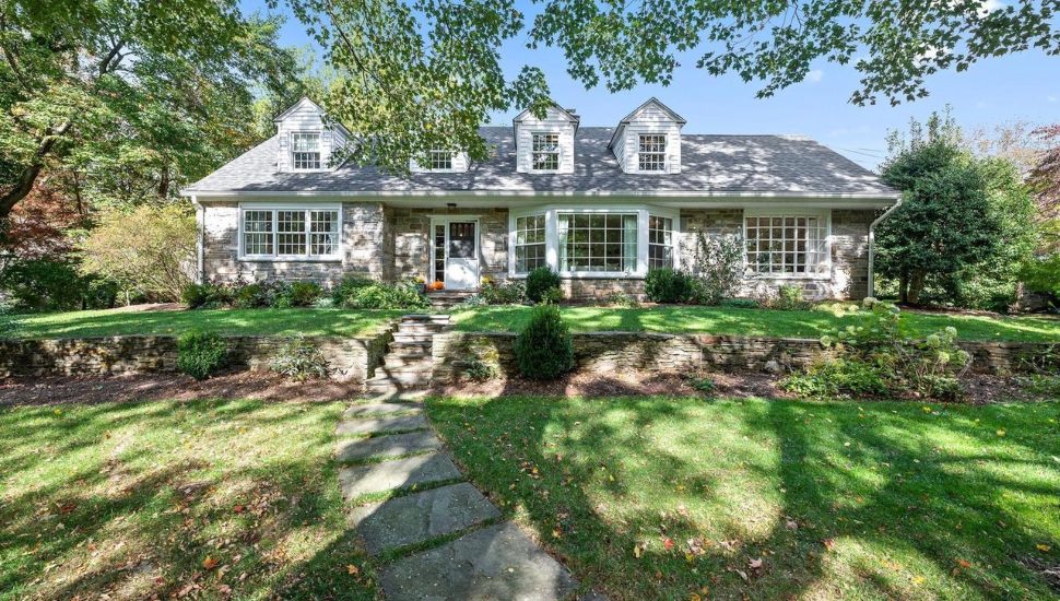 Adorable cape cod