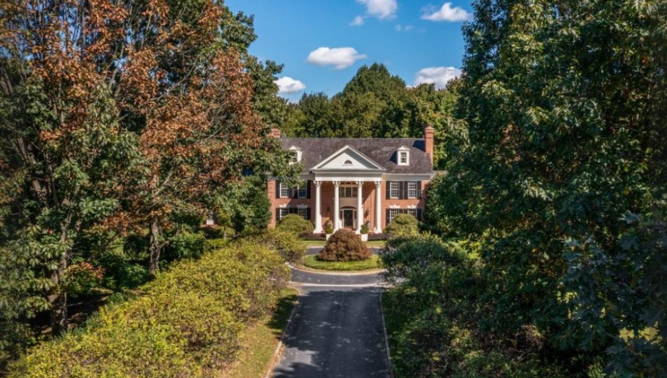 house with pillars
