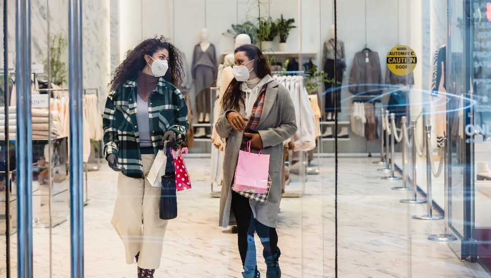 Women shopping at King of Prussia Mall with Klarna.