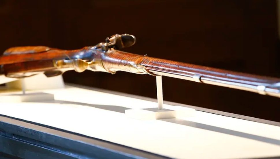 Thomas Gavin stole this rifle PI