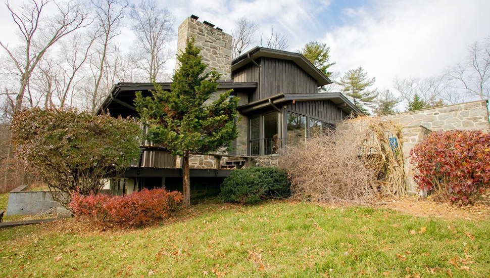 Malvern Bank House of the Week: Views and Solitude—Contemporary Home in Lafayette Hill Has It ALL