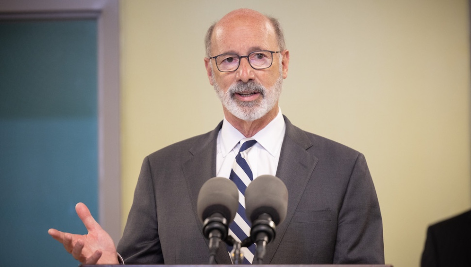 governor-speaking-at-podium