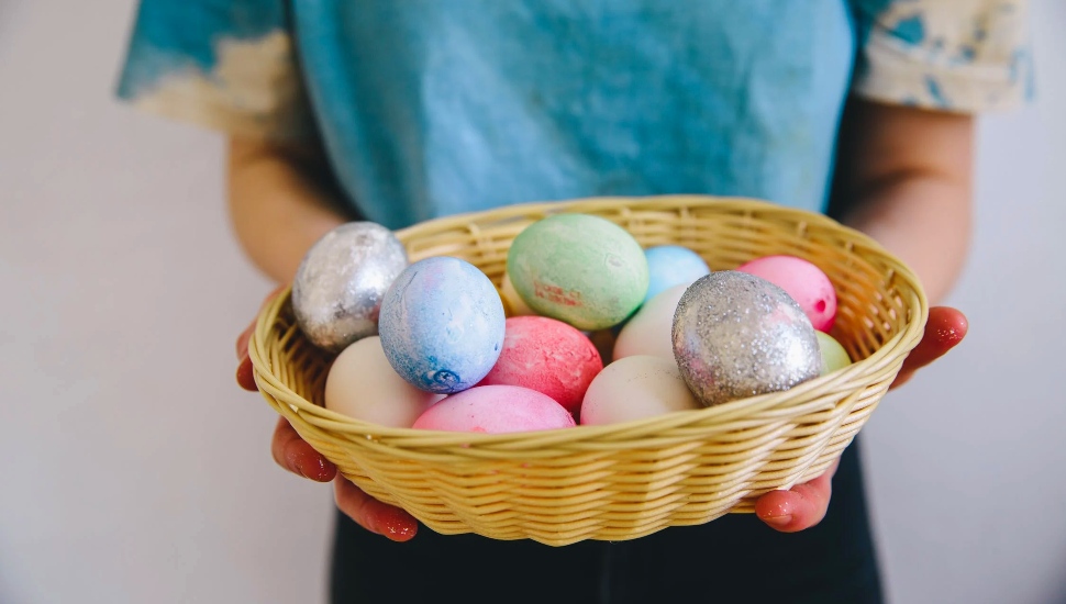 egg dyeing