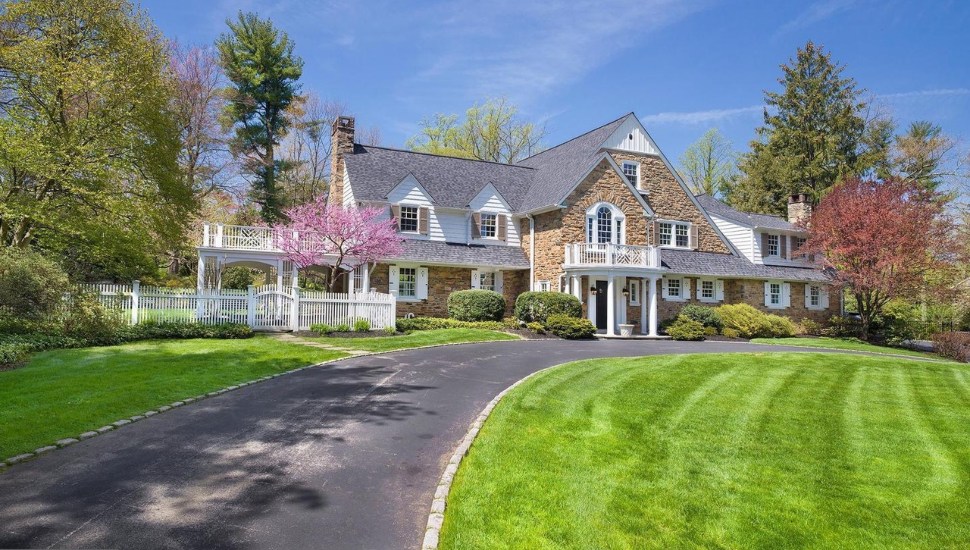 house with driveway