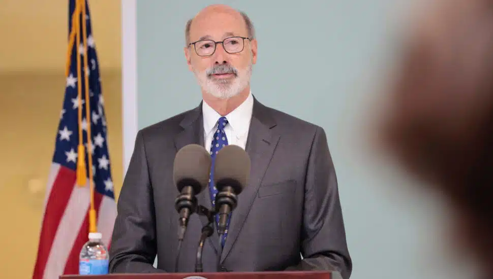 governor-at-podium-in-front-of-flag