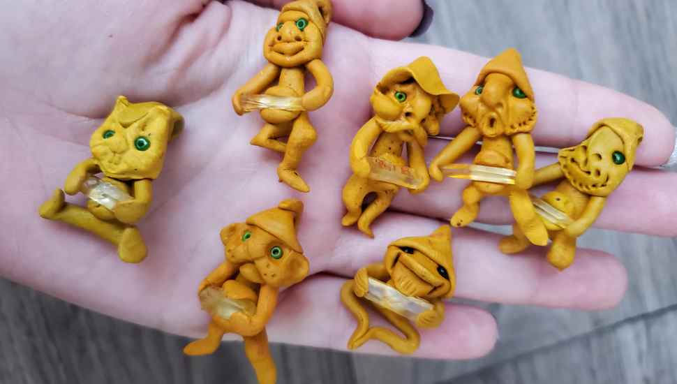 hand with little figures