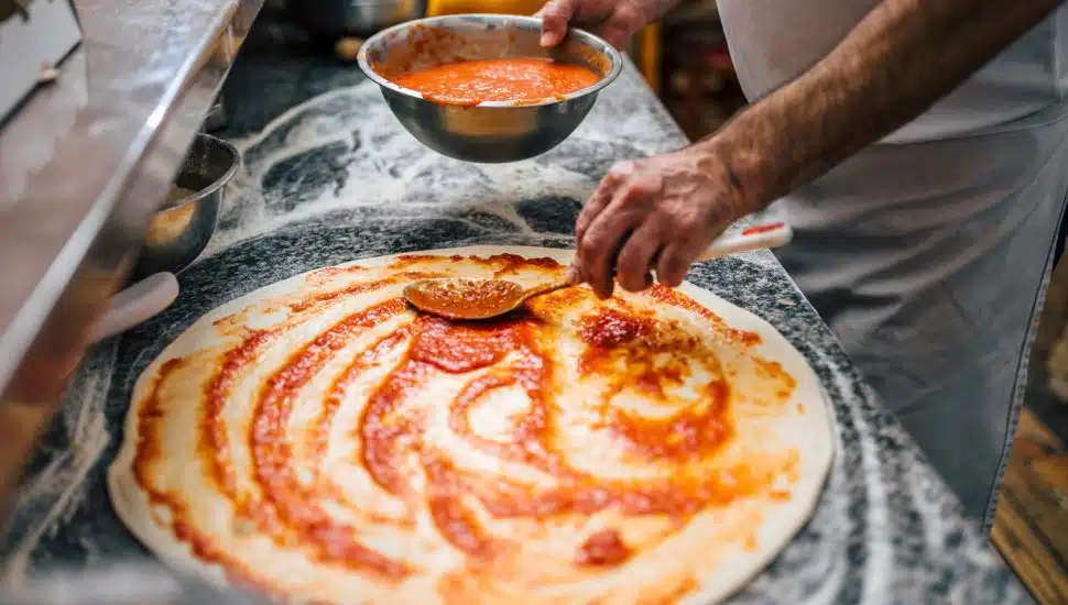 An Immigrant From El Salvador, Owner of Phoenixville Restaurant Finds His Niche in Art of Pizza-Making