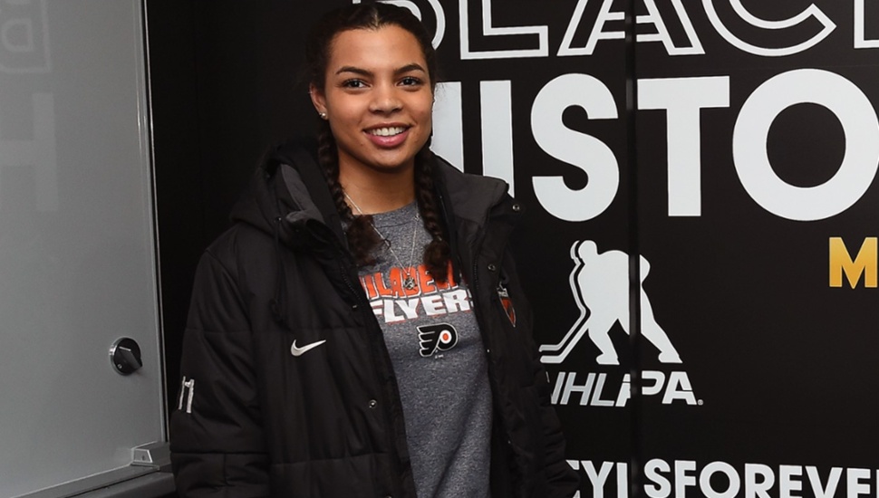 women's ice hockey coach