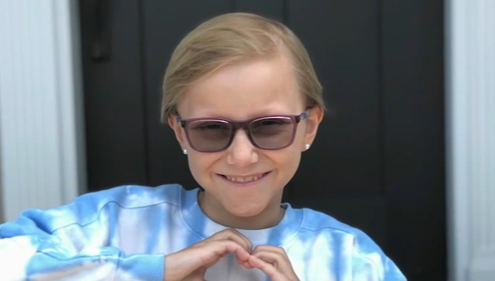 girl with sunglasses