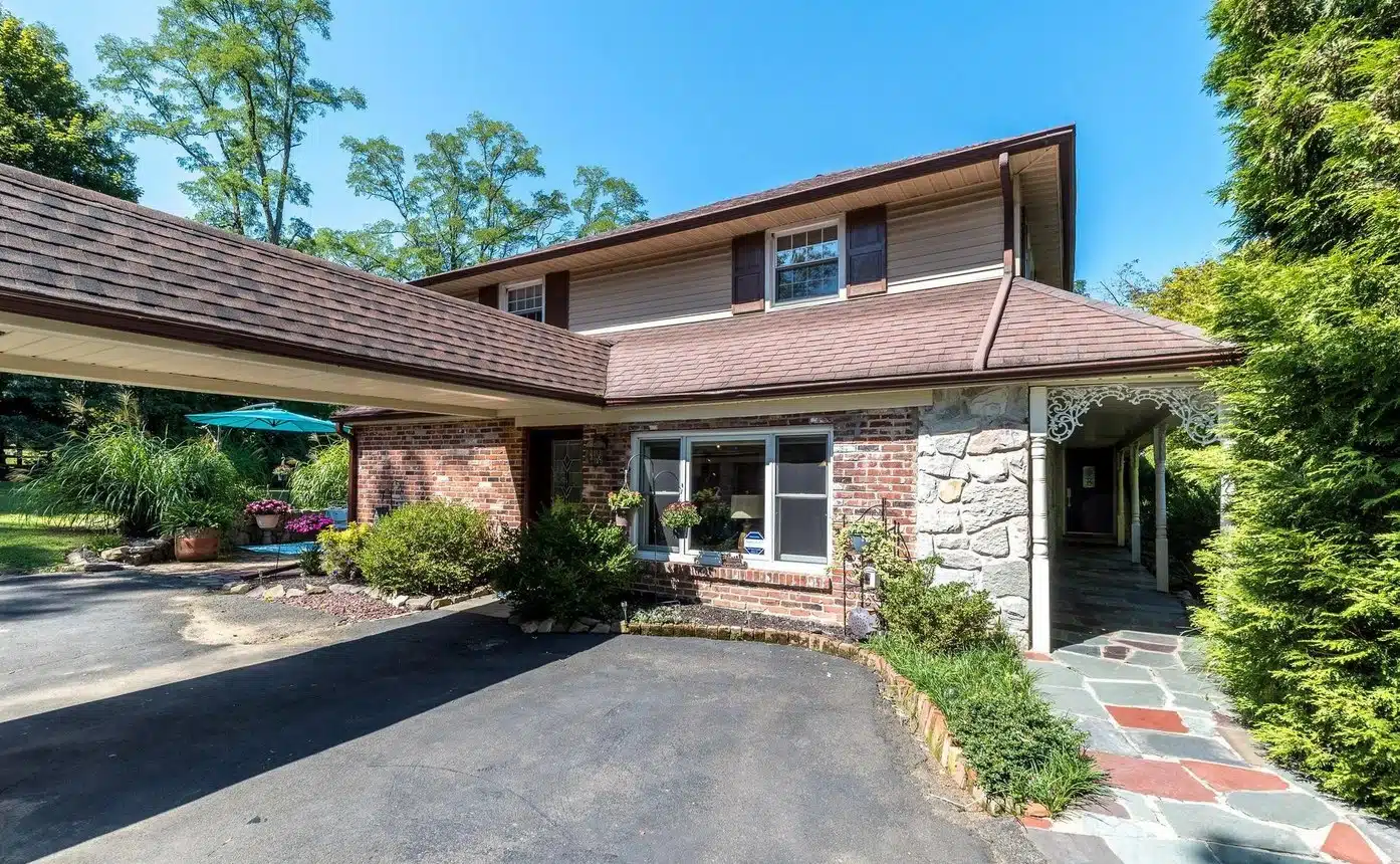 Malvern Bank House of the Week: Hatboro Split-Level with Colorful Accents