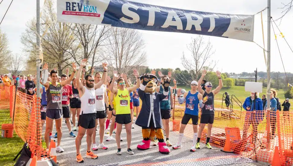 eople at a 5-mile run start gate