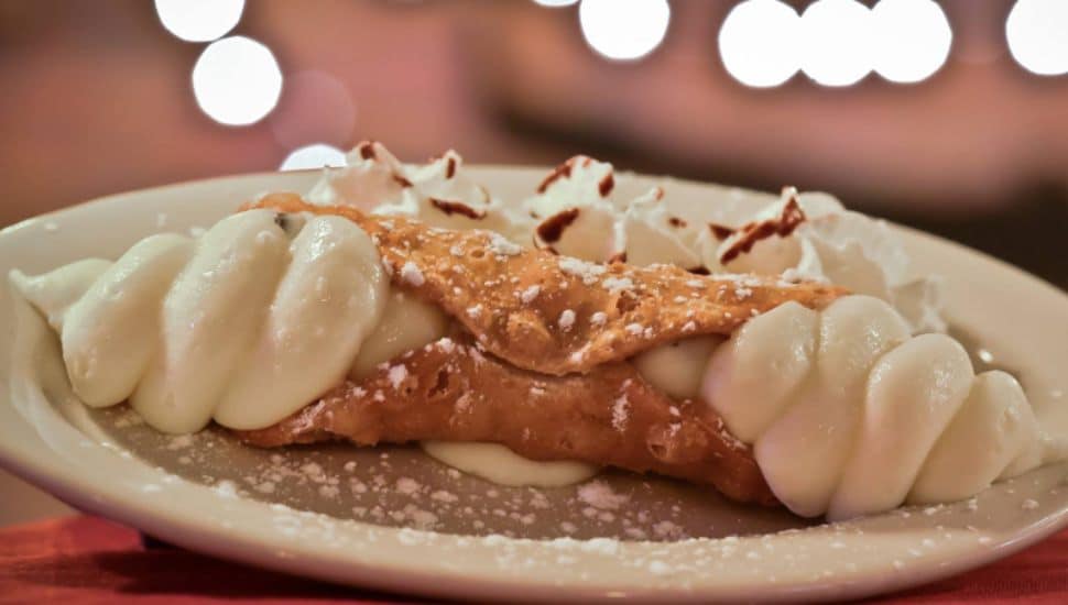 cafe lombardi's cannoli