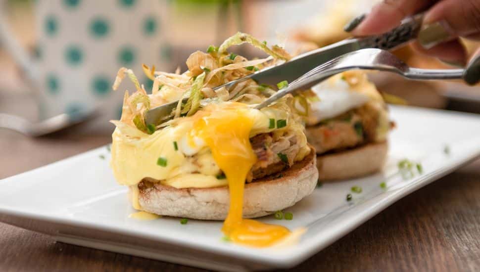 Two Birds Cafe Eggs Benedict