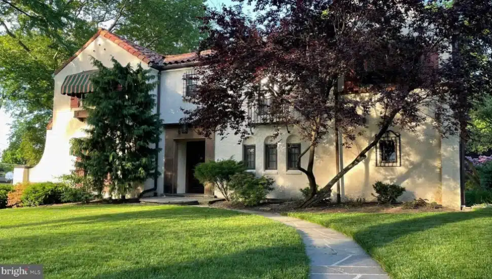 External shot of 432 Vernon Road in Jenkintown.