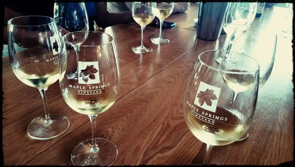 Maple Springs vino in glasses.
