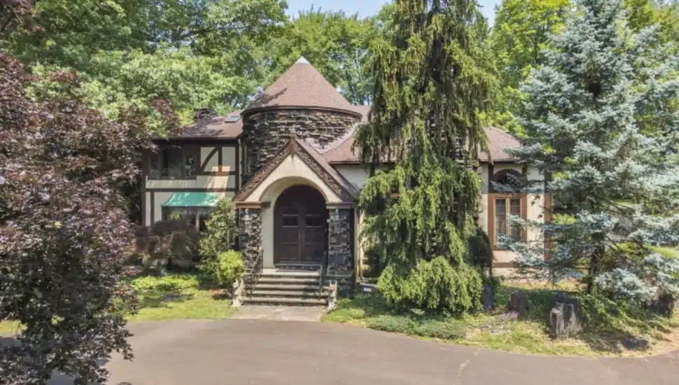 External shot of 4127 Presidential Drive in Lafayette Hill.