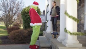 Dropupp promotional video with the Grinch helping to return gifts.