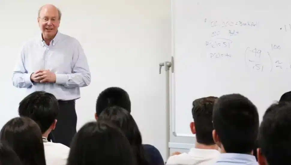 Jeff Yass speaks to a class of interns at his Bala Cynwyd-based investment trading compamy.