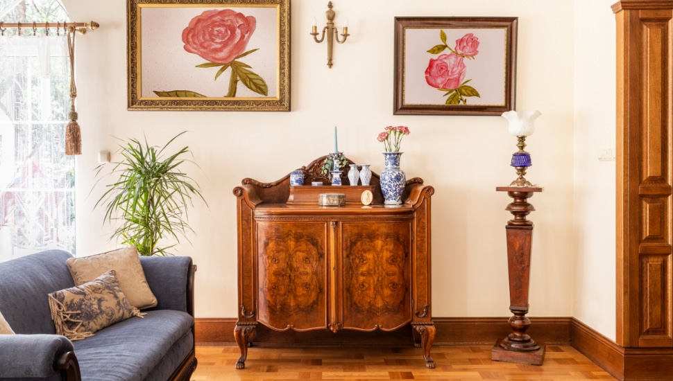 A home with antiques.