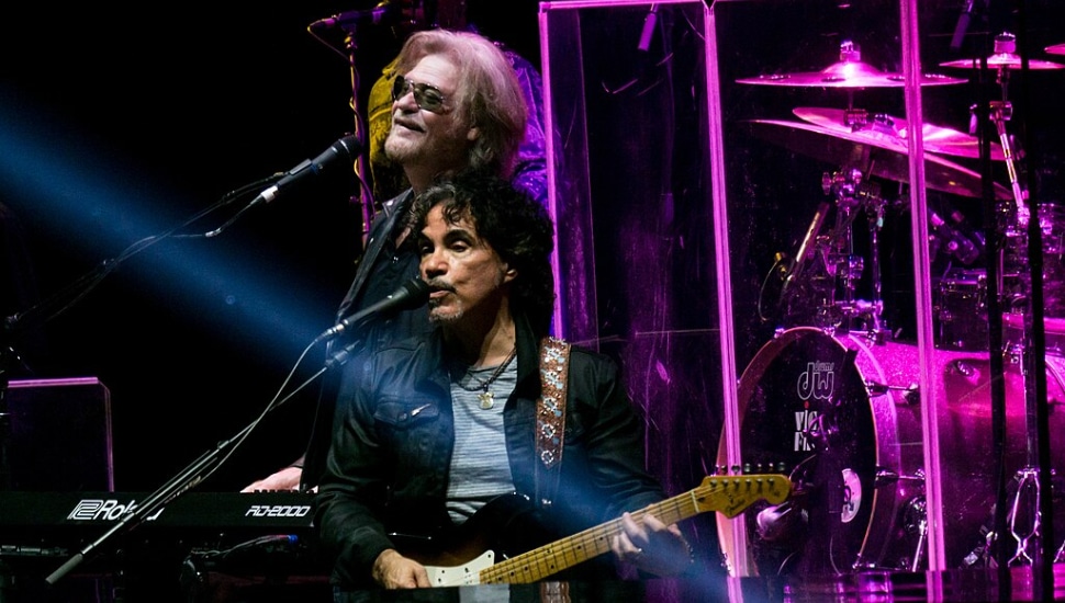 John Oates and Darryl Hall performing together.