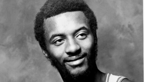 Black-and-white image of Joe Bryant during his Philadelphia 76er days.