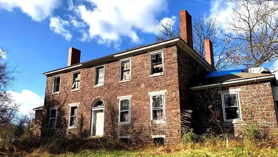 Exterio of the Hood Mansion in Limerick.