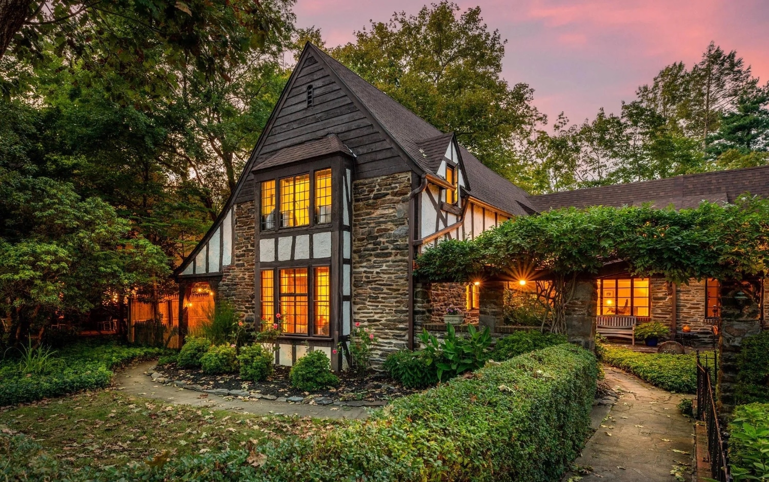 419 Arthurs Round Table, Wynnewood, PA 19096