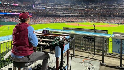 Brian Anderson playing the organ at the Phillies game.