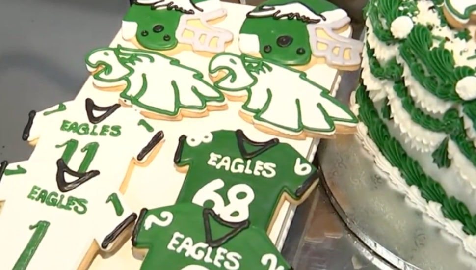 Cookies with Eagles themed icing.