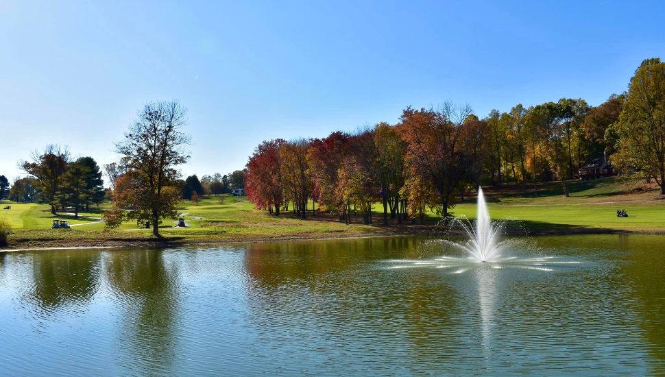 Penn Oaks golf course with lake.