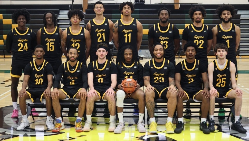 Team photo of a college basketball team.