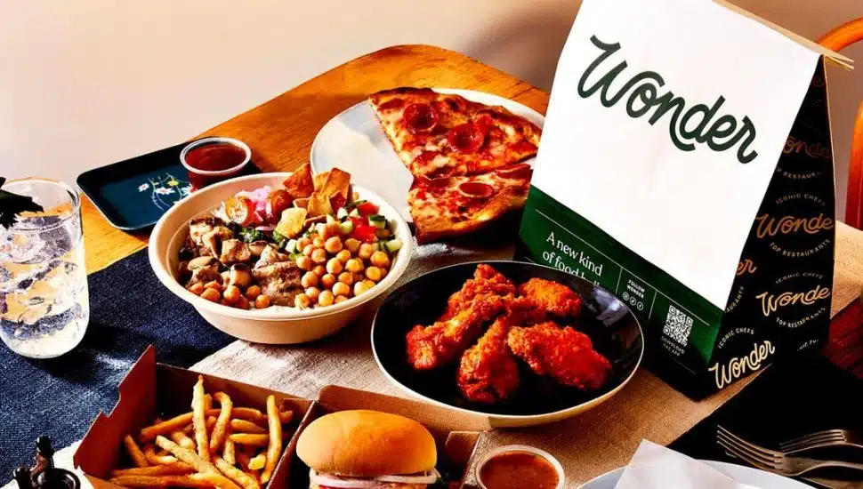 A variety of meals on a plate with the Wonder bag next to it.