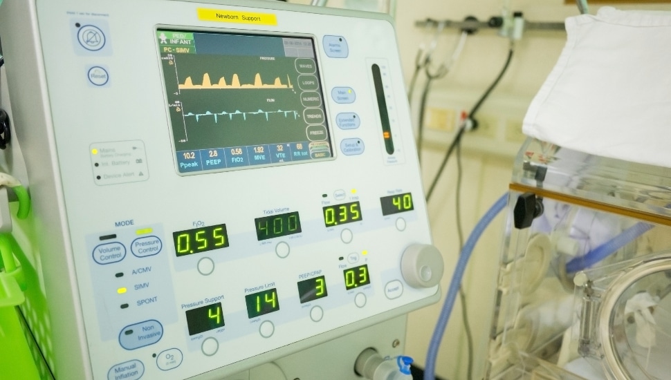 Front of a ventilator with buttons and screens.