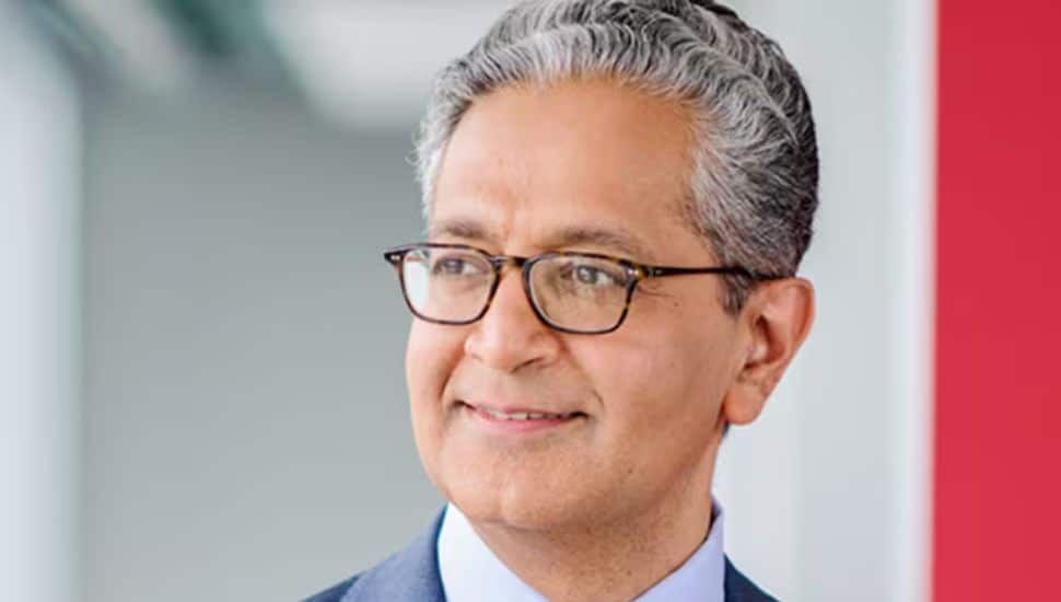 Salim Ramji headshot.