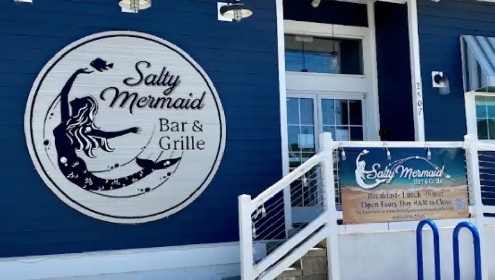 The facade of the Salty Mermaid in Wildwood.