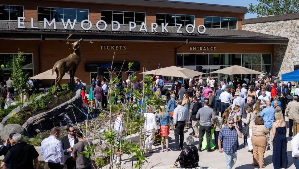 Front of Elmwood Park Zoo, with several people.
