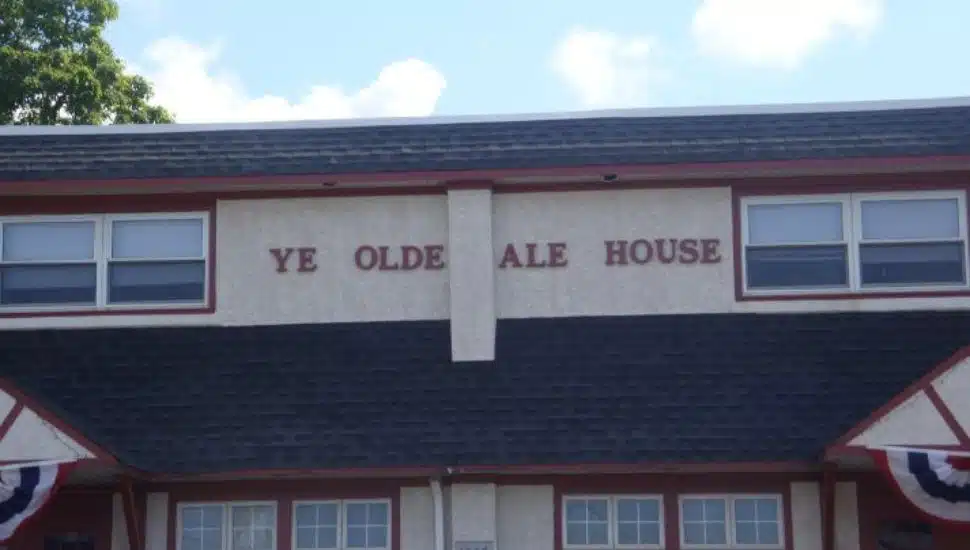 The ‘Godfather of Meat’ Discovers Lafayette Hill’s Ye Olde Ale House Roast Beef